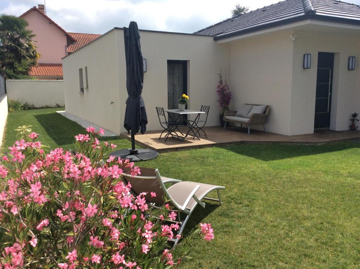 Du Cote De Chez Paule, Chambre Avec Entree Independante Et Salle D'Eau Privative Séméac エクステリア 写真