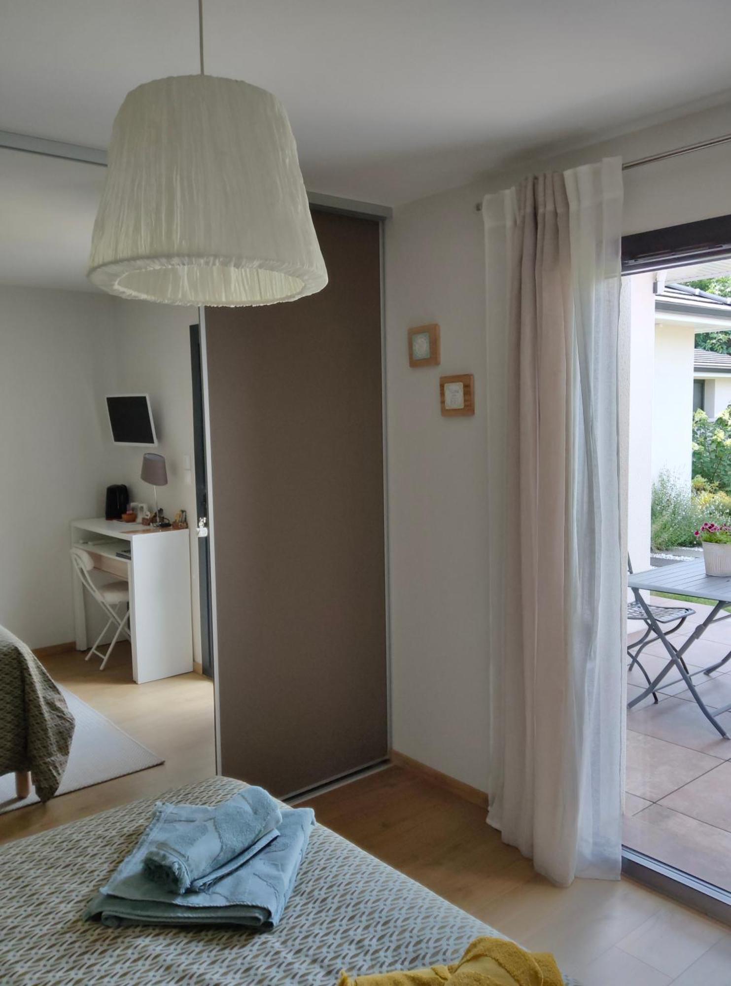 Du Cote De Chez Paule, Chambre Avec Entree Independante Et Salle D'Eau Privative Séméac エクステリア 写真
